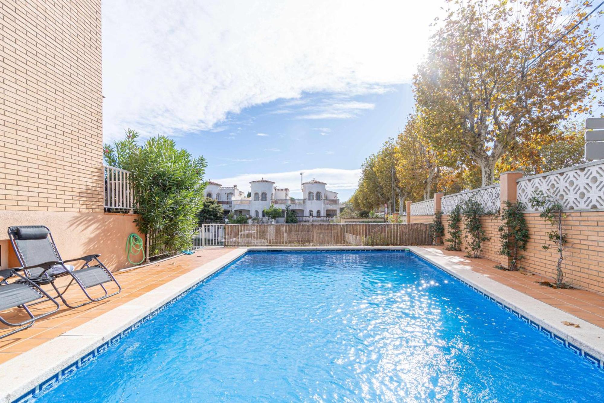 Jouvacations Villa Freser Empuriabrava Exterior foto
